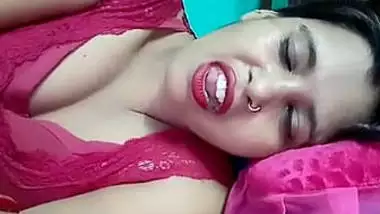 priya hot cleveage in red nighty