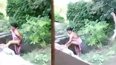 desi boudi outdoor bath