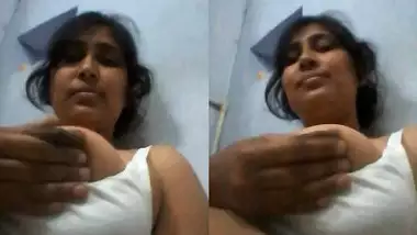 desi aunty hot nipple press