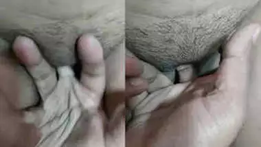 desi guy fingering girlfriends wet pussy and she moaning