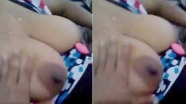 srilankan bhabhi in sofa guy playing with her huge booobs