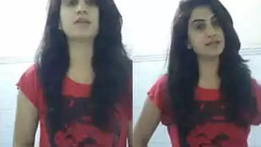 indian babe showing boobs saying mujhe toh yaad hi nahi main bra nahi pahni hu