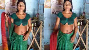 hot housewife bhabhi samhaal kumari navel expose in saree