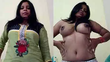 desi girl hot boob show and press