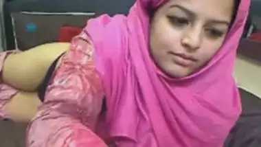 Pakistani girl Noreens first webcam performance