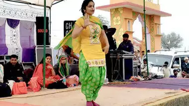 Desi big boobs model hot dance