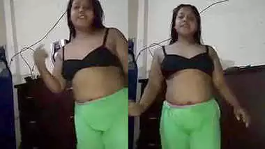 Desi randi bhabhi dancing in bra with hindi song