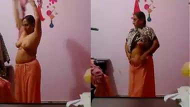 mature desi aunty dress change