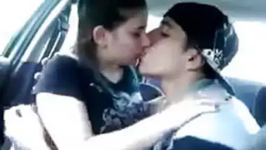 couple like kissing lips