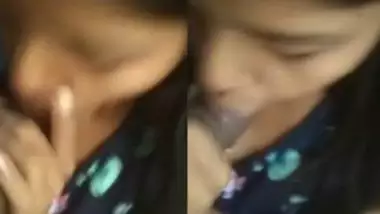 Desi girl Sucking And Fucking Inside A Closed Mall