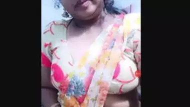 Desi hot bhabi show her nude body Live video