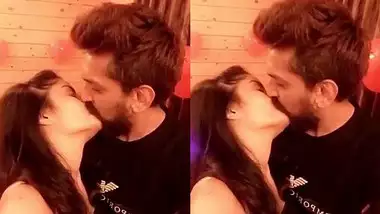 gehana vashisth smooching BF