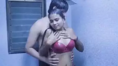 Horny Bhabi Romance With Boyfriend in Bathroom