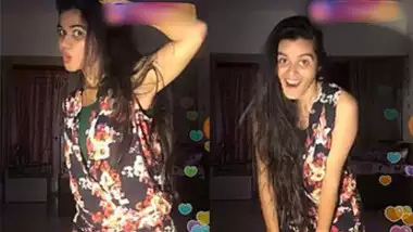 Tara shukla dance,Cute babe thigh expose, sexy she is