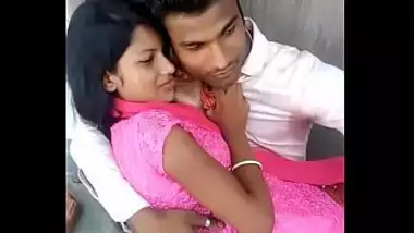 Desi lover kissing seen in open place