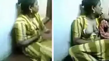 mallu aunty hot boob show