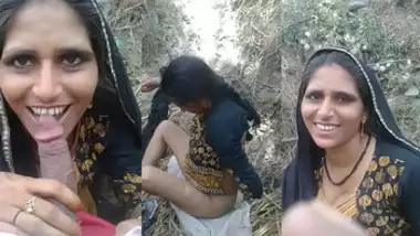 Desi village bhabi outdoor suck her devar dick i