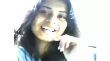 Desi beautiful Girl Suck Dick In car