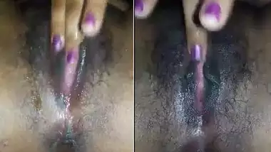 Desi whore wife fingering and squirting