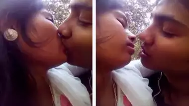 Desi Lovers Smooching Passionately