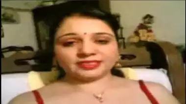 Nangi Aunty Making MMS While Masturbating