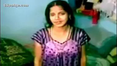 Gujju Bhabhi Showing Boobs And Wet Pussy