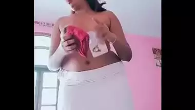 Swathi Naidu Covering Boobs With New Blouse