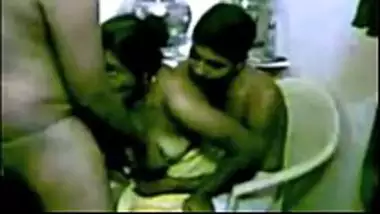 Fast fuck of Tamil South Indian desi aunty group threesome