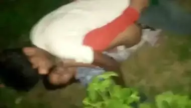 Desi couple mid night outdoor fucking