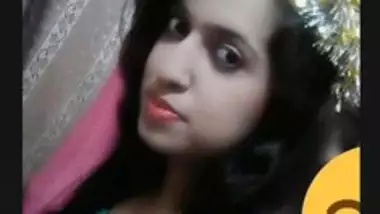 Cute paki Girl Showing Boobs