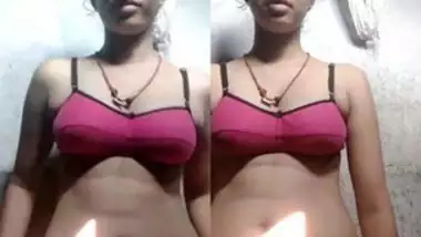 Cute Desi Girl Showing Boobs