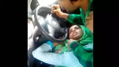 Desi lover fun in car