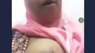 Desi bhbai show boob video call with lover