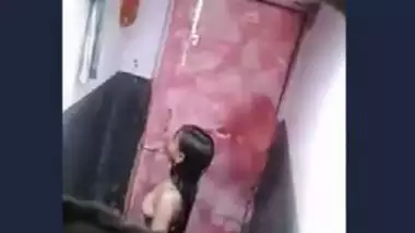 Desi cute girl bath hidden cam capture