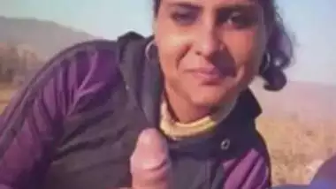 Desi cute girl sucking lover cock