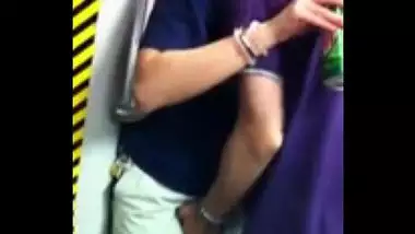 Fingering Pussy Of Nepali Girl In Metro