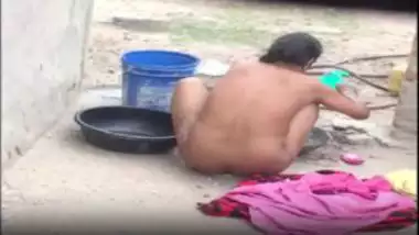 Village indian aunty bathing video on hidden cam