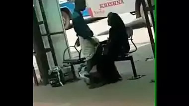 380px x 214px - Kerala Aunty Stroking A Penis In A Bus Stand porn video