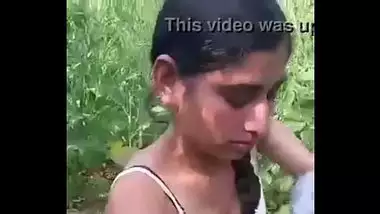 Village bhabhi flaunting naked body in field