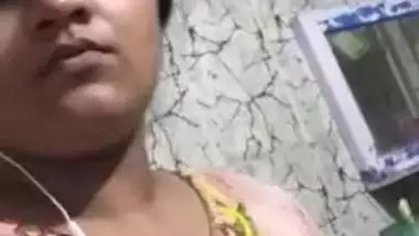 Indian aunty and her naked pussy in XXX self-made porn video