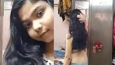 Young Desi woman bares her XXX body in front of mirror and sex camera