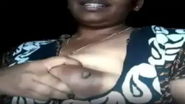 Tamil bhabhi showing big boobs secretly in bedroom