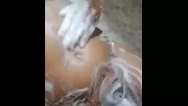 Desi cute girl sexy bath