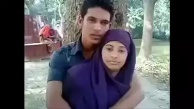 Fair Muslim bhabhi’s boobs squeezed in public