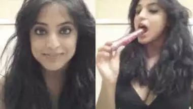 Beautiful Paki girl teases guys using sex toy in XXX solo video