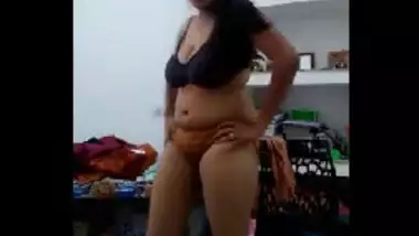 Desi Hot Girl Feel Horny And Nude Dancing on Her Room