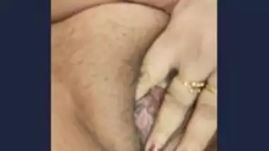 Desi aunty fingering pussy