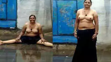 Topless Indian woman doesn't mind acting on camera like a porn performer