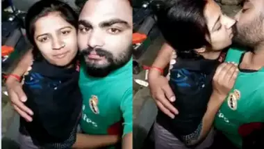 Girl kisses bearded Desi boyfriend on camera and it deserves some respect