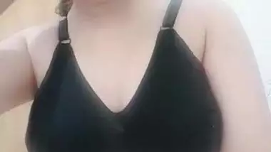 Self-isolated lover is lucky to see Desi girl's tits thanks to video call